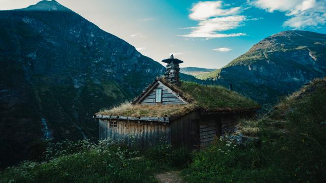 Norwegian house by Torbjorn Sandbakk